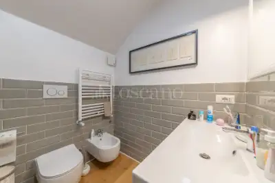 Casa in vendita, Via Valsavaranche, Roma