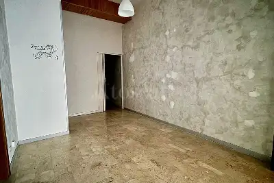 Negozio in affitto, Via Due Principati, Avellino