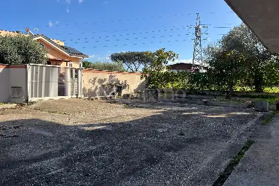 Casa Indipendente in vendita, Via Carife , Roma