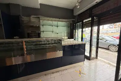 Negozio in vendita, Via Ludovica Albertoni , Roma