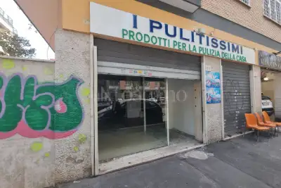Negozio in affitto, Viale Spartaco, Roma