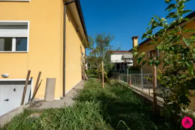 Villa in vendita, Via Giacomo Leopardi, Porcia