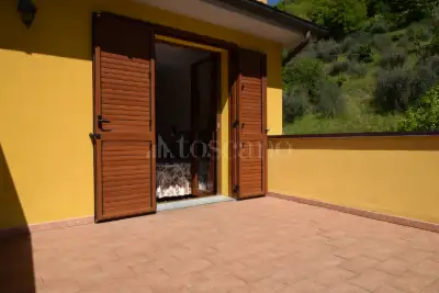 Villa in vendita, Loc. La Casa, Vernio
