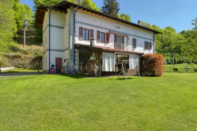 Casa Indipendente in vendita, Via Provinciale, Marchirolo