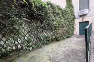 Magazzino in vendita, Via Giovanni da Procida, Milano