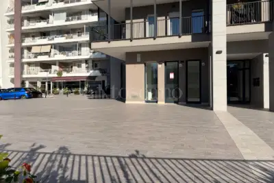 Negozio in affitto, Viale Gianluigi Bonelli, Roma