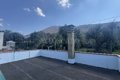 Villino a Schiera in vendita, Via Edmondo de Amicis, Prato