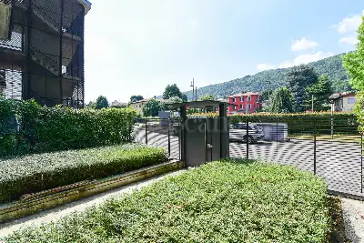 Casa in vendita, Via Riazzolo, Erba