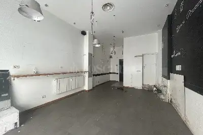 Negozio in vendita, Via Luciano Manara 7, Milano