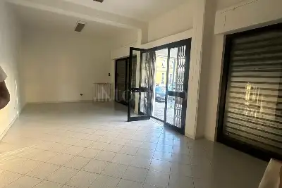 Negozio in affitto, Via Giuseppe Garibaldi, Avezzano