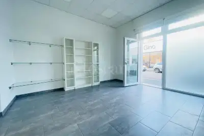 Negozio in vendita, Via Tibullo, Milano