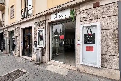 Negozio in vendita, Via Edoardo Jenner, Roma