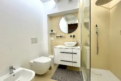 Casa in vendita, Via Galliera, Bologna