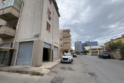 Negozio in affitto, Via Grotta Santa, Siracusa
