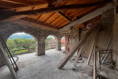 Casa Indipendente in vendita, Via Roma, Cuasso al Monte