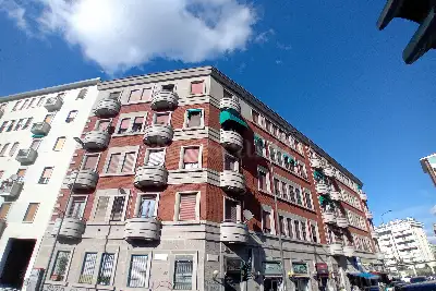 Negozio in vendita, Piazza Guglielmo Miani, Milano