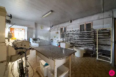 Negozio in vendita, Via Giosuè Carducci, Fontanafredda