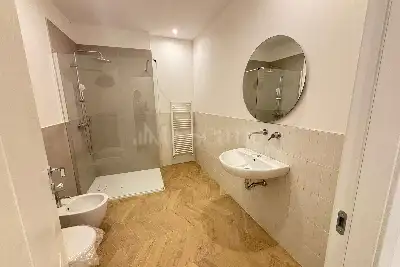 Casa in vendita, Via Galliera, Bologna