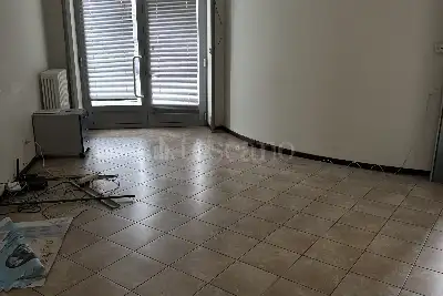 Negozio in vendita, Viale Pavia, Lodi