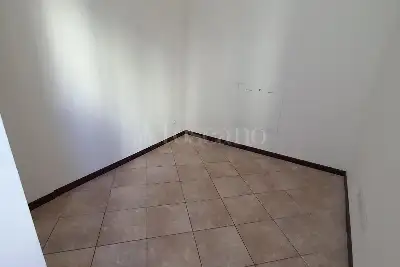 Negozio in vendita, Viale Pavia, Lodi