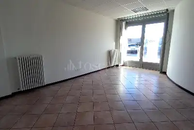 Negozio in vendita, Viale Pavia, Lodi