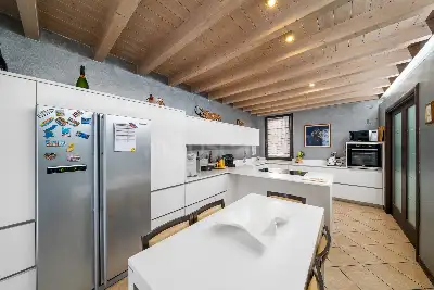 Villa in vendita, Via Barcuzzi , Lonato del Garda