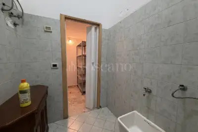 Negozio in vendita, Via Michele Titone, Palermo