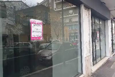 Negozio in affitto, Via Vittorio Veneto, Avezzano