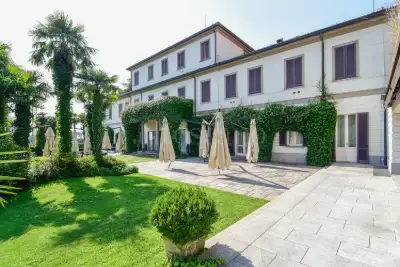 Albergo in vendita, Via XXV Aprile, Figino Serenza