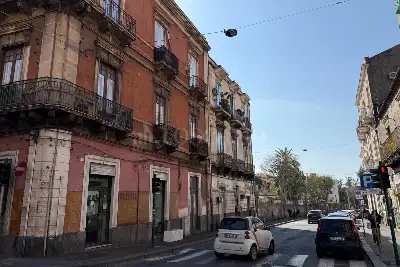 Negozio in affitto, Via Antonino Longo, Catania