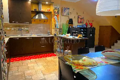 Villino a Schiera in vendita, Via di Ponte Ladrone, Roma