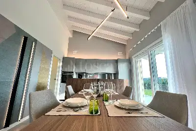 Villa in vendita, Via Montebello, Lonato del Garda