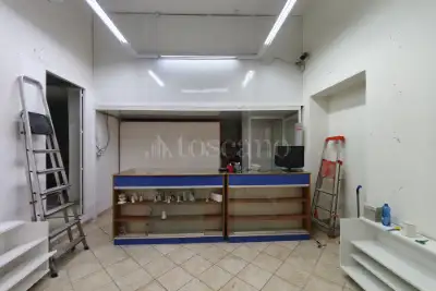 Negozio in affitto, Viale Commenda, Brindisi