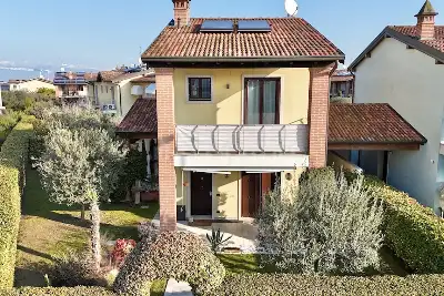 Villa in vendita, Via Achille Ambrosi, Peschiera del Garda