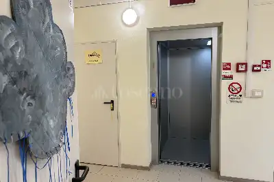 Stabile Uso Ufficio in vendita, Via Santa Gonda, Prato