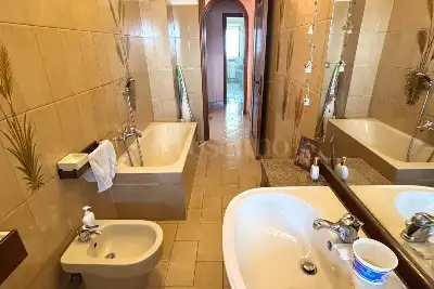 Casa in vendita, Via Carlo Avolio, Roma