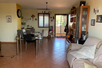 Casa in vendita, Via dei Castelli Romani, Pomezia