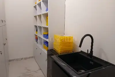 Negozio in vendita, Via Emanuele Filiberto, Roma