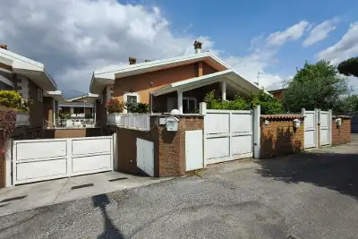 Villa Plurifamiliare in vendita, Via Vervio, Roma