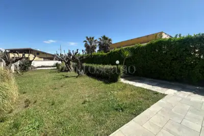 Villa Bifamiliare in vendita, Viale di Focene, Fiumicino