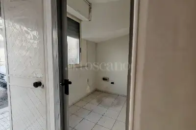 Negozio in vendita, Via Romolo, Brindisi