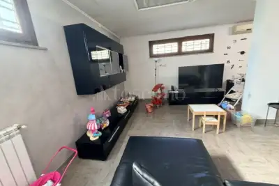 Casa Indipendente in vendita, Via Treviso, Pomezia