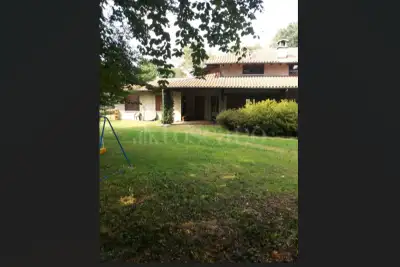 Villa in vendita, Via A. Moro, Varano Borghi