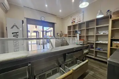 Negozio in vendita, Viale Marconi, Anzio