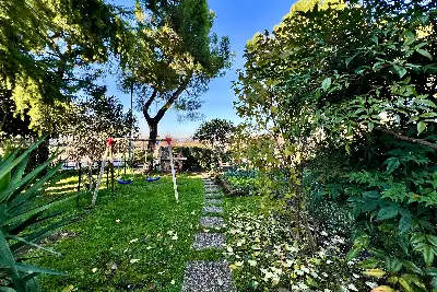 Villino a Schiera in vendita, Via Lombardia, Lonato del Garda