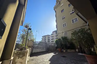 Box in affitto, Via Enzo Tortora, Napoli