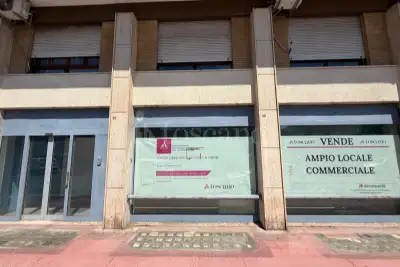 Negozio in vendita, Viale Luigi Einaudi, Bari