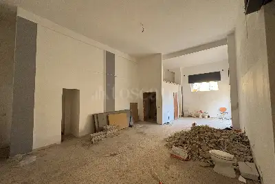 Negozio in vendita, Via Michele Bonanno, Siracusa