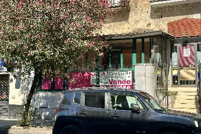 Negozio in vendita, Via Giulio Antonio Acquaviva, Caserta