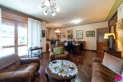 Villino a Schiera in vendita, Via Giuseppe Mazzini, Aviano